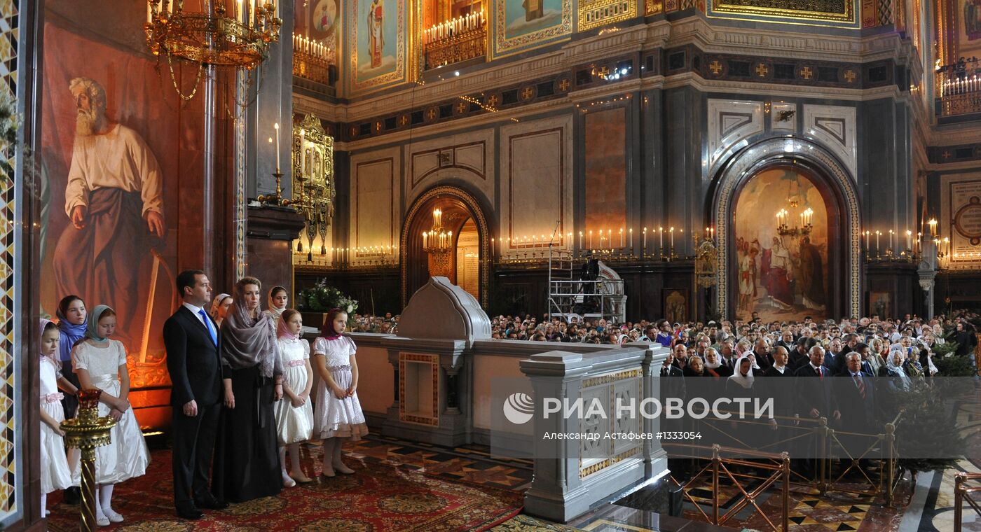 Д.Медведев на Рождественском богослужении в Москве