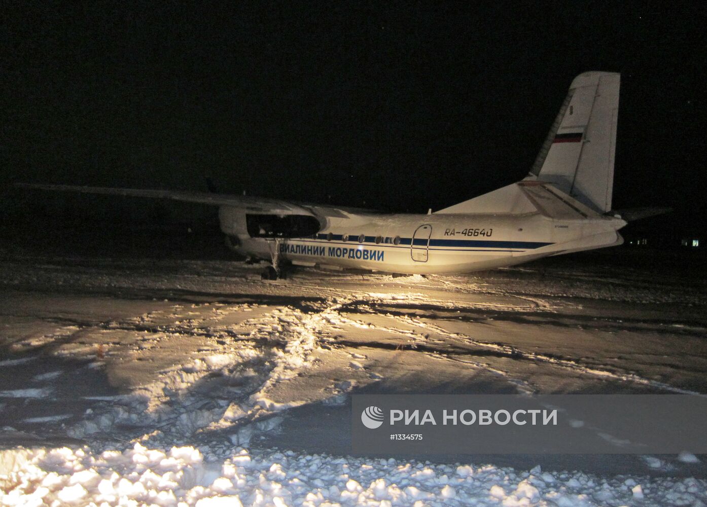 Самолет Ан-24 выкатился за полосу в Саранске