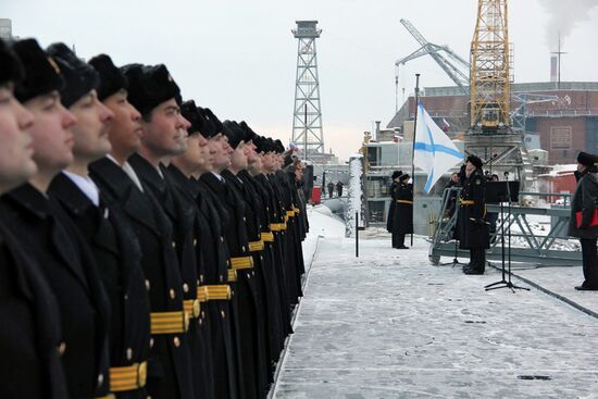 Поднятие флага на АПЛ "Юрий Долгорукий"