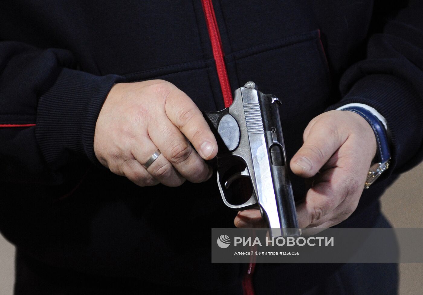Соревнования по стрельбе из пистолета среди депутатов