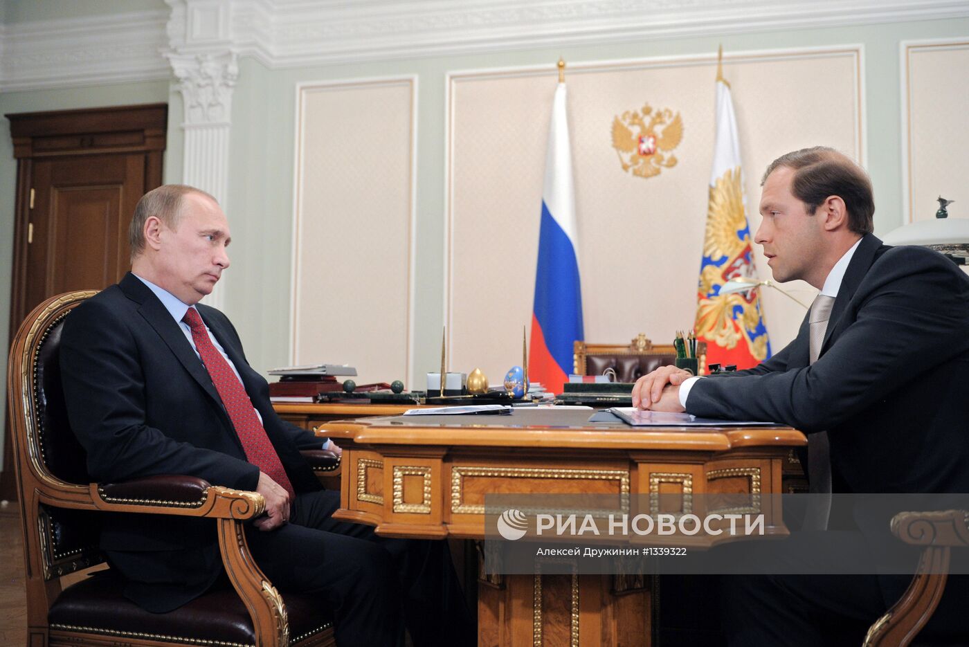 Встреча президента РФ В.Путина с Д.Мантуровым в Ново-Огарево