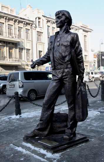Скульптура моряка торгового флота во Владивостоке