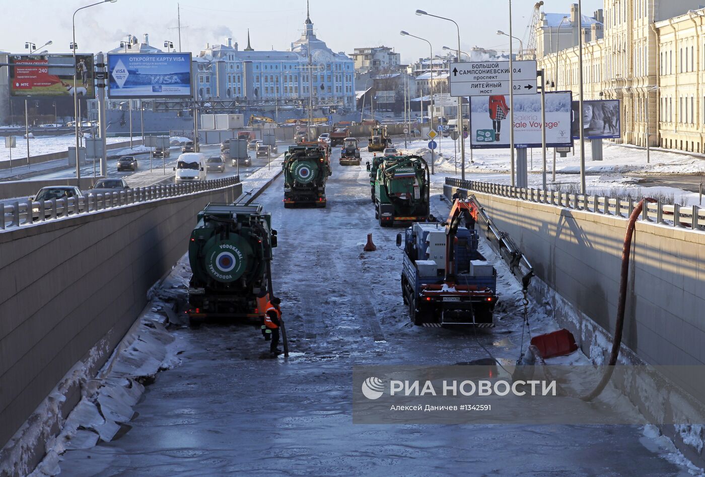 Движение под Литейным мостом в Петербурге закрыто из-за аварии | РИА  Новости Медиабанк