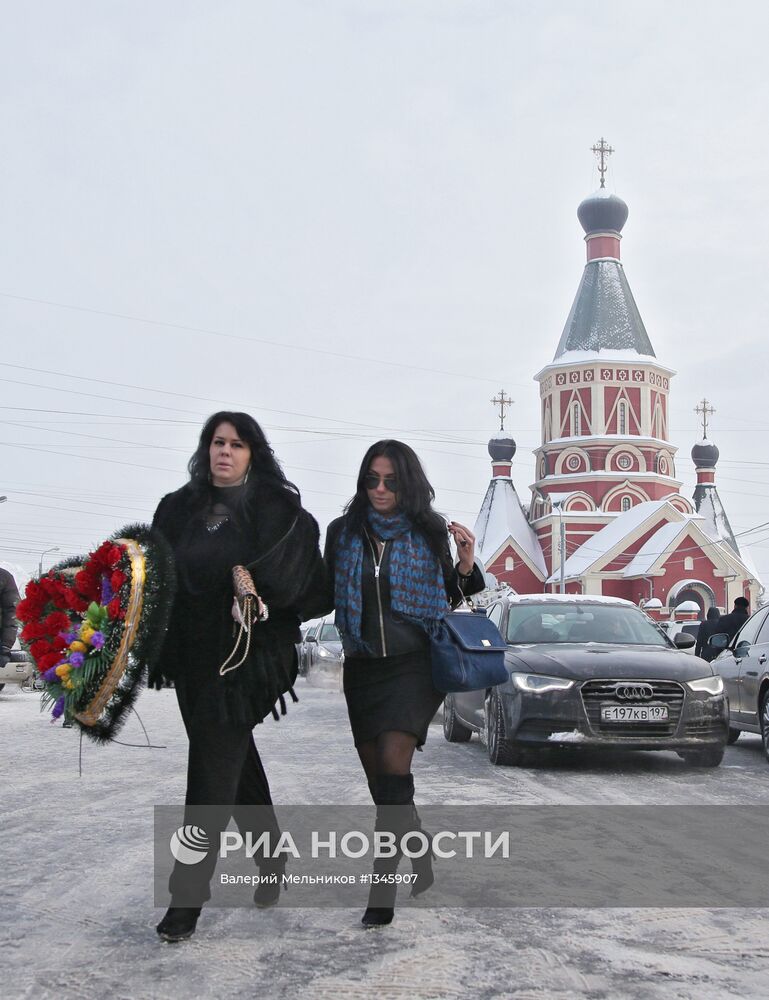 Дед Хасан похоронен на Хованском кладбище в Москве