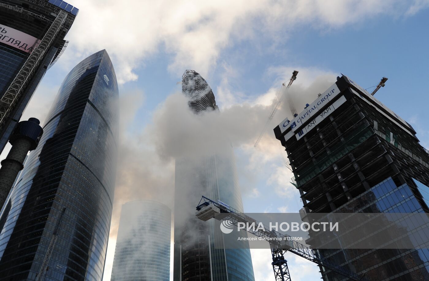 Пожар в строящейся башне комплекса "Москва-Сити"