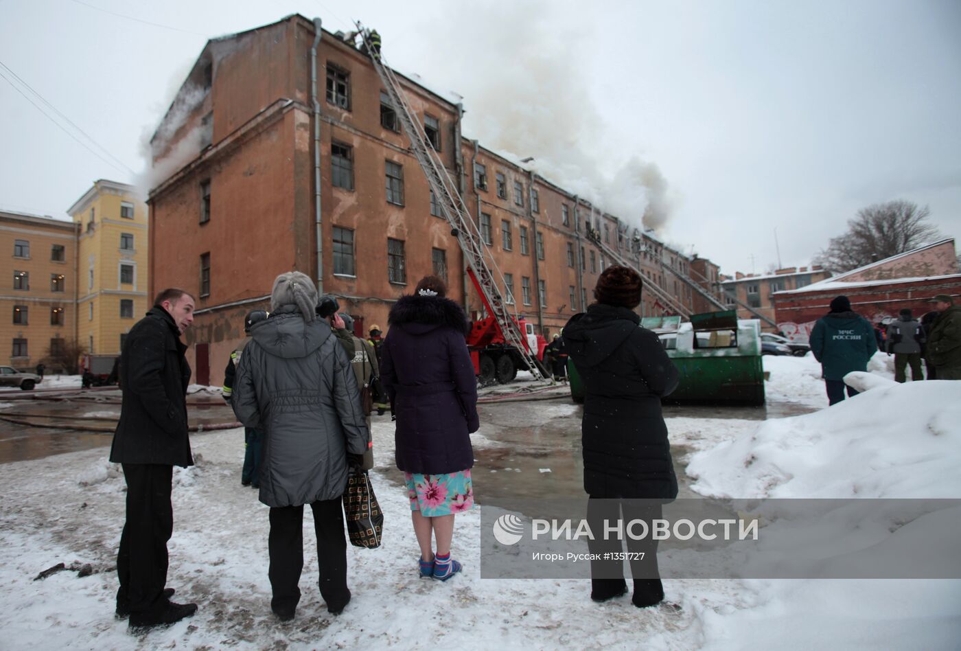 Пожар в жилом доме в Адмиралтейском районе Санкт-Петербурга
