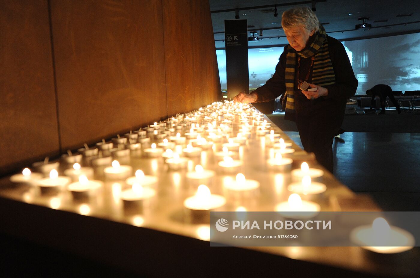 Церемония зажжения свечей в память жертв Холокоста