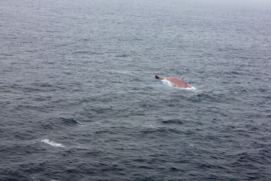 Поиски моряков с затонувшего судна "Шанс-101" в Японском море