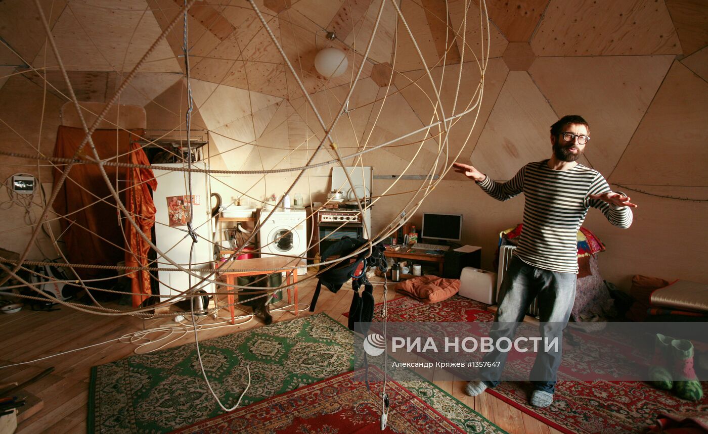 Житель Новосибирска построил себе круглый дом