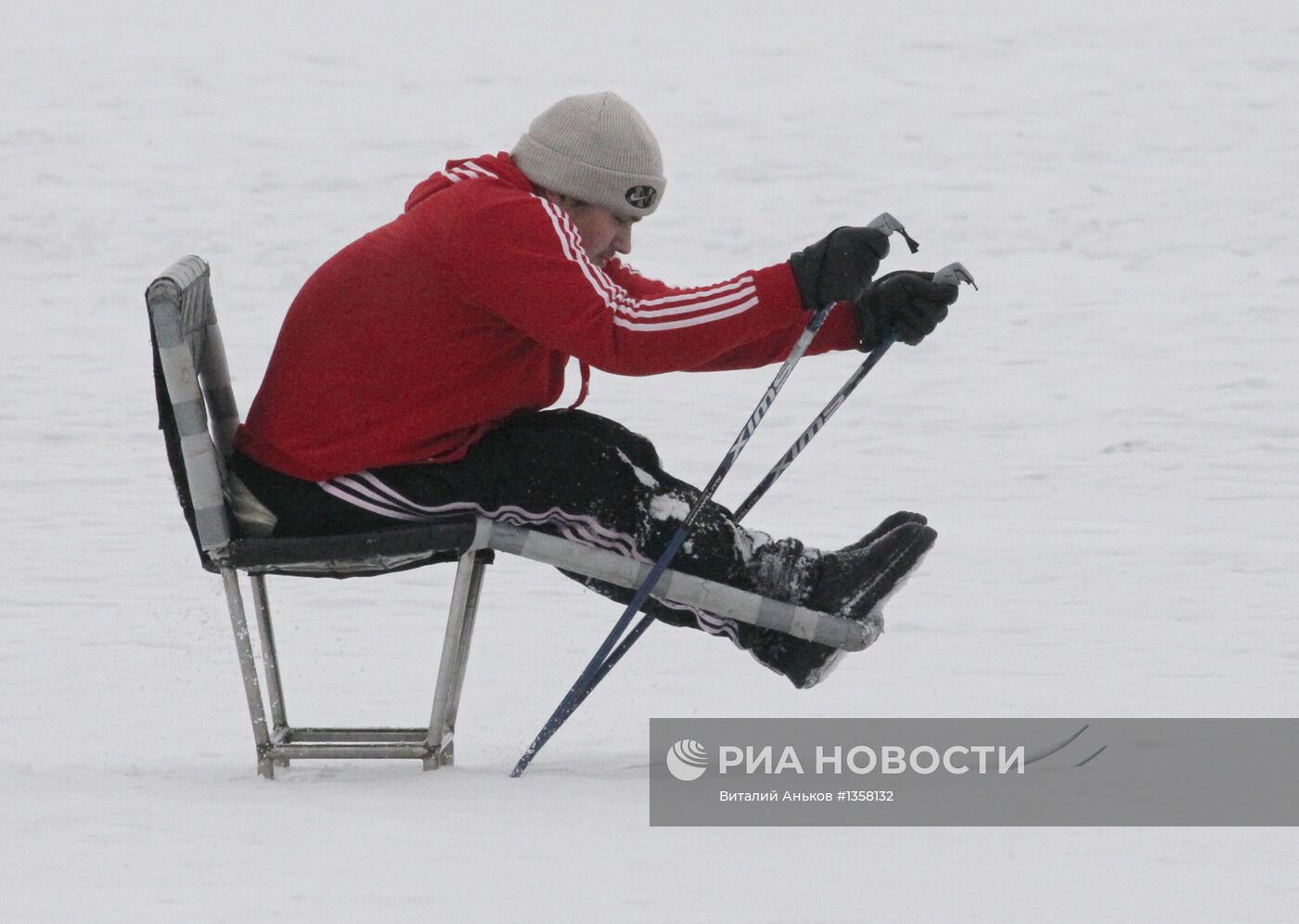 Люди с ограниченными возможностями тренируются на лыжных бобах