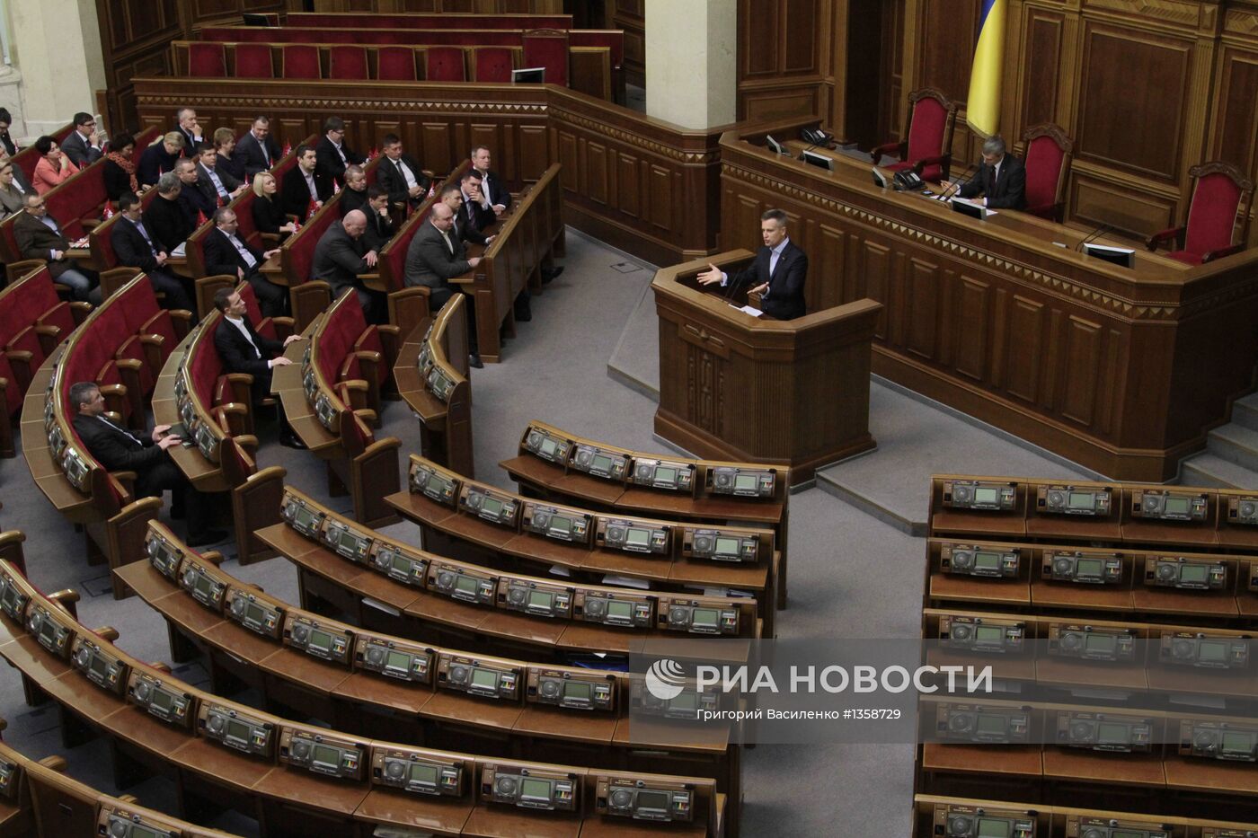 Оппозиция провела внеочередное заседание Верховной Рады Украины