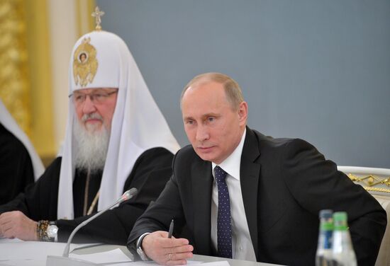 В.Путин встретился с участниками Архиерейского собора РПЦ