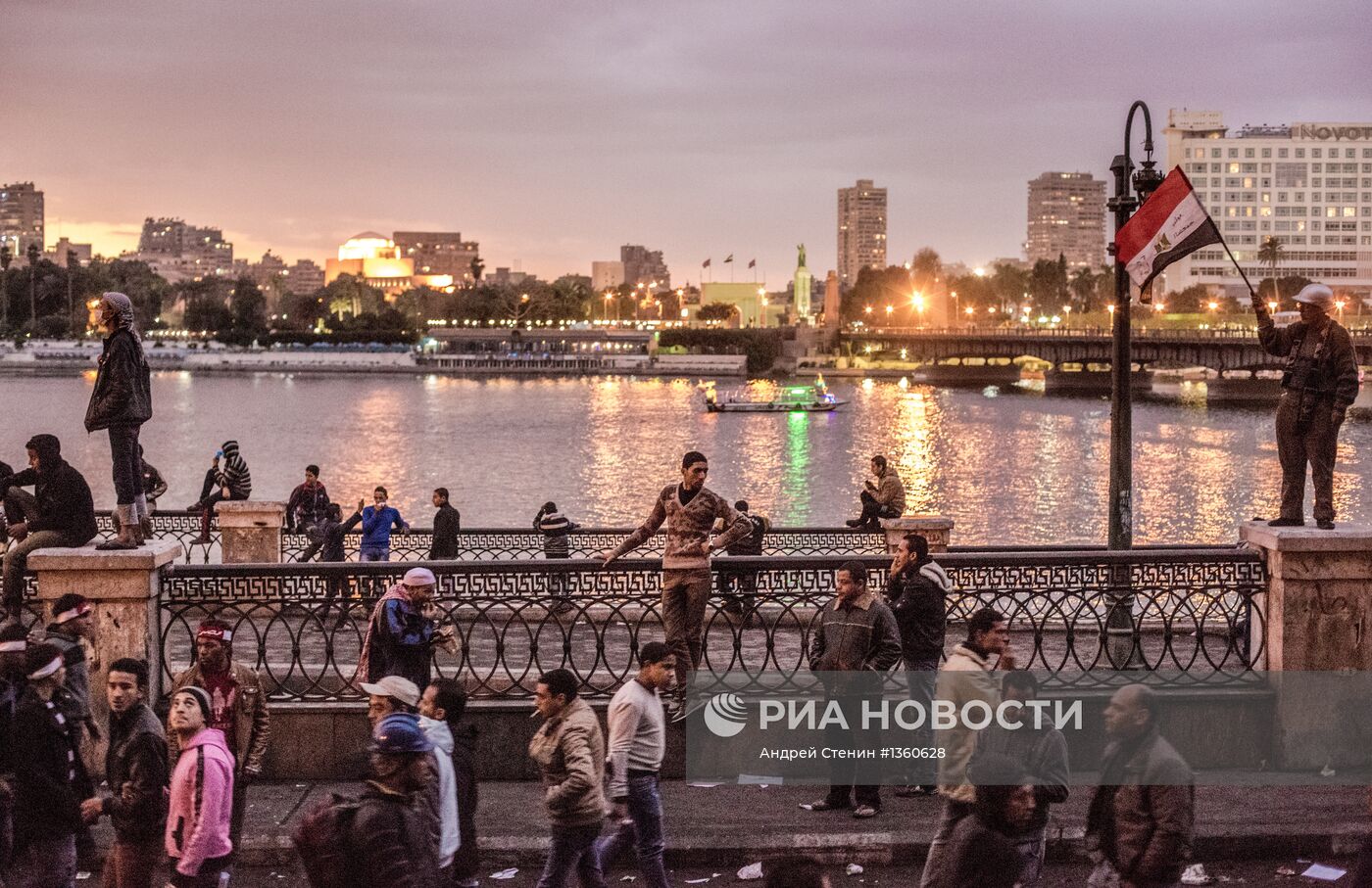 Столкновения митингующих и полиции в Каире
