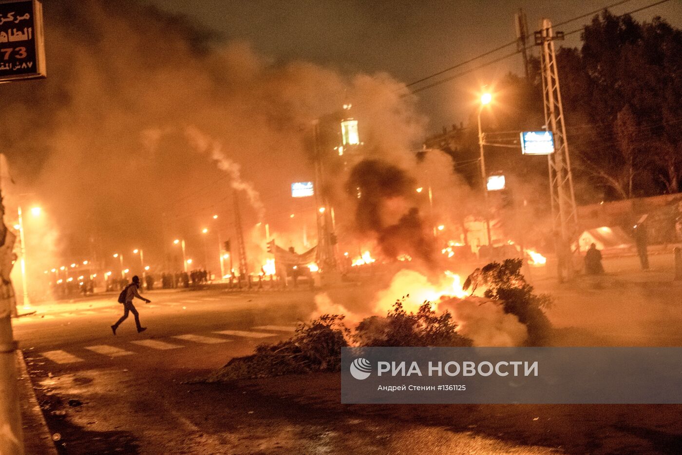 Столкновения митингующих и полиции в Каире