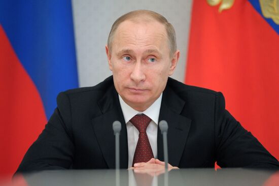 Президент РФ Владимир Путин проводит совещание в Сочи
