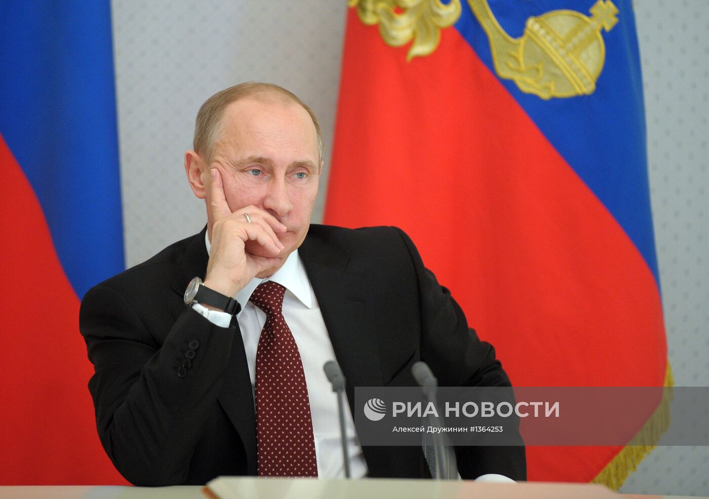 В.Путин провел совещание по последствиям наводнения в Крымске