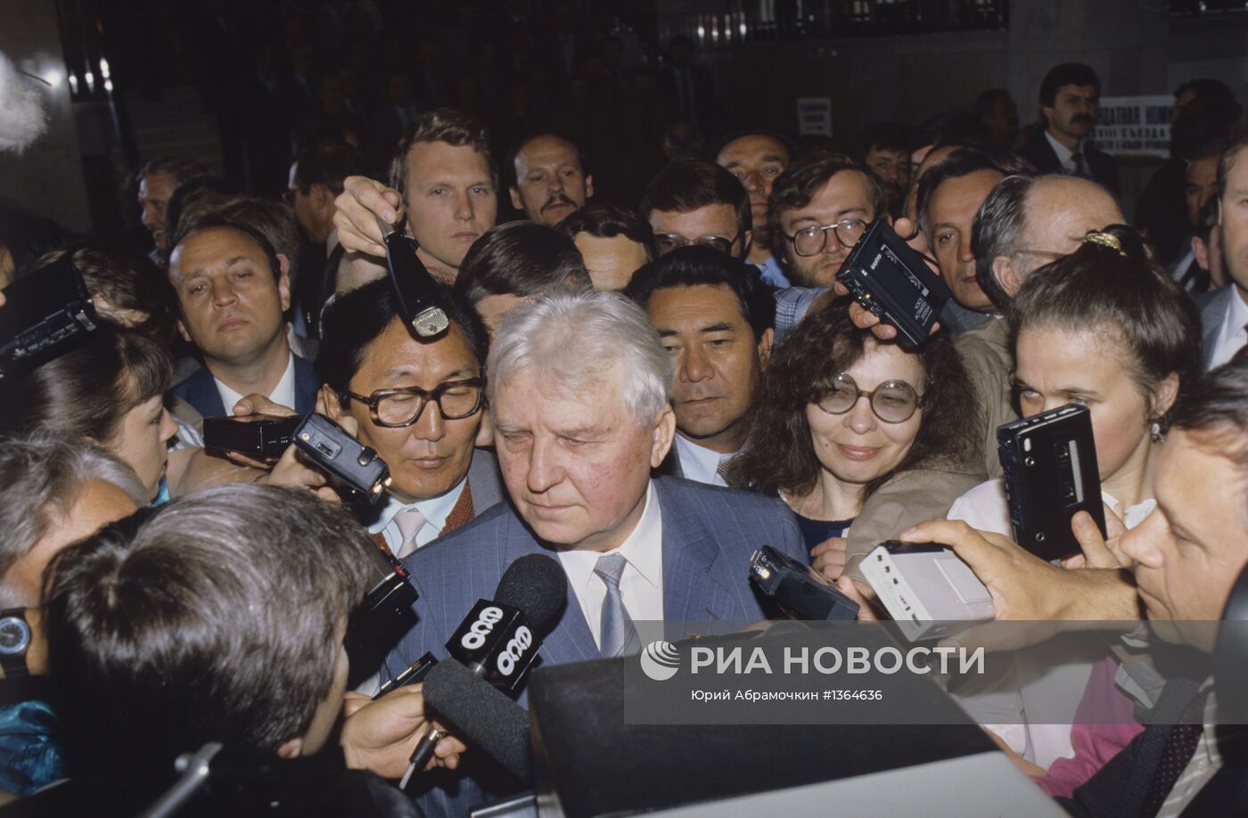 Егор Лигачев с журналистами