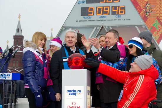 С.Собянин открывает олимпийские часы на Манежной площади