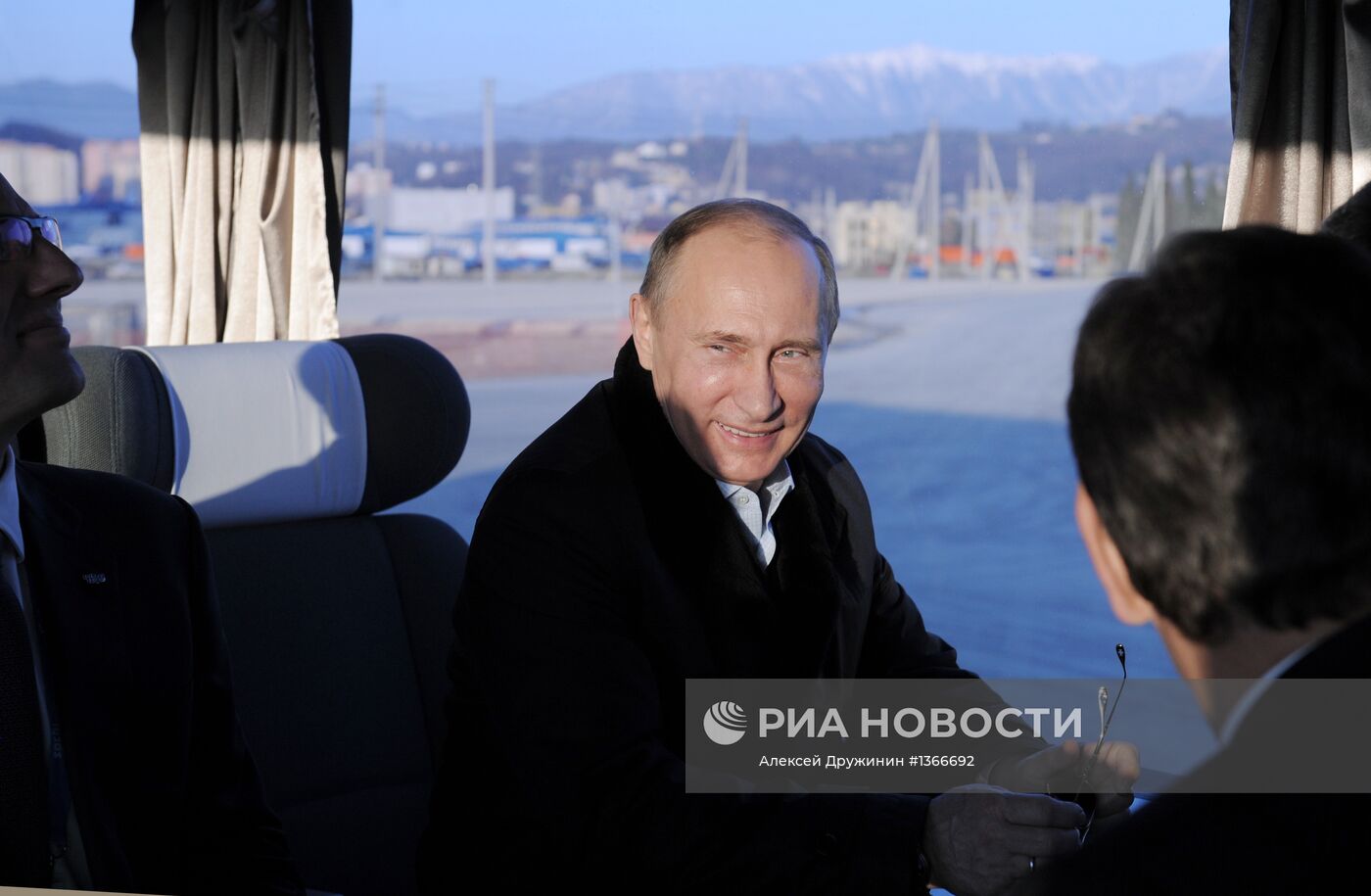 В.Путин осмотрел олимпийские объекты прибрежного кластера в Сочи