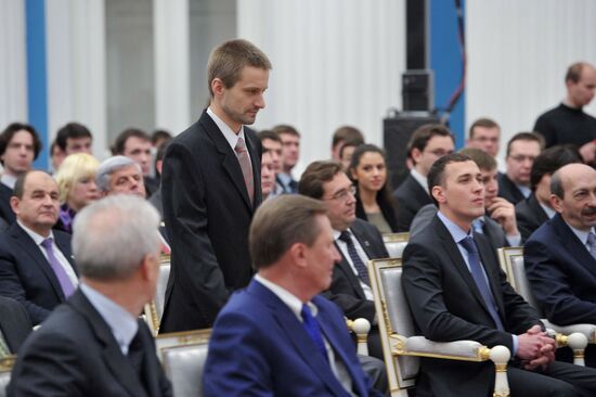 В.Путин вручил премии в области науки и инноваций в Кремле