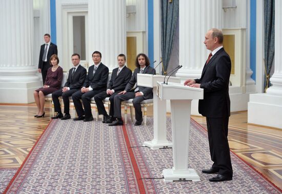 В.Путин вручил премии в области науки и инноваций в Кремле