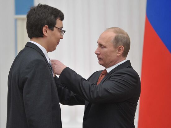 В.Путин вручил премии в области науки и инноваций в Кремле