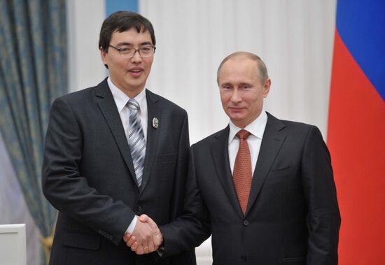 В.Путин вручил премии в области науки и инноваций в Кремле