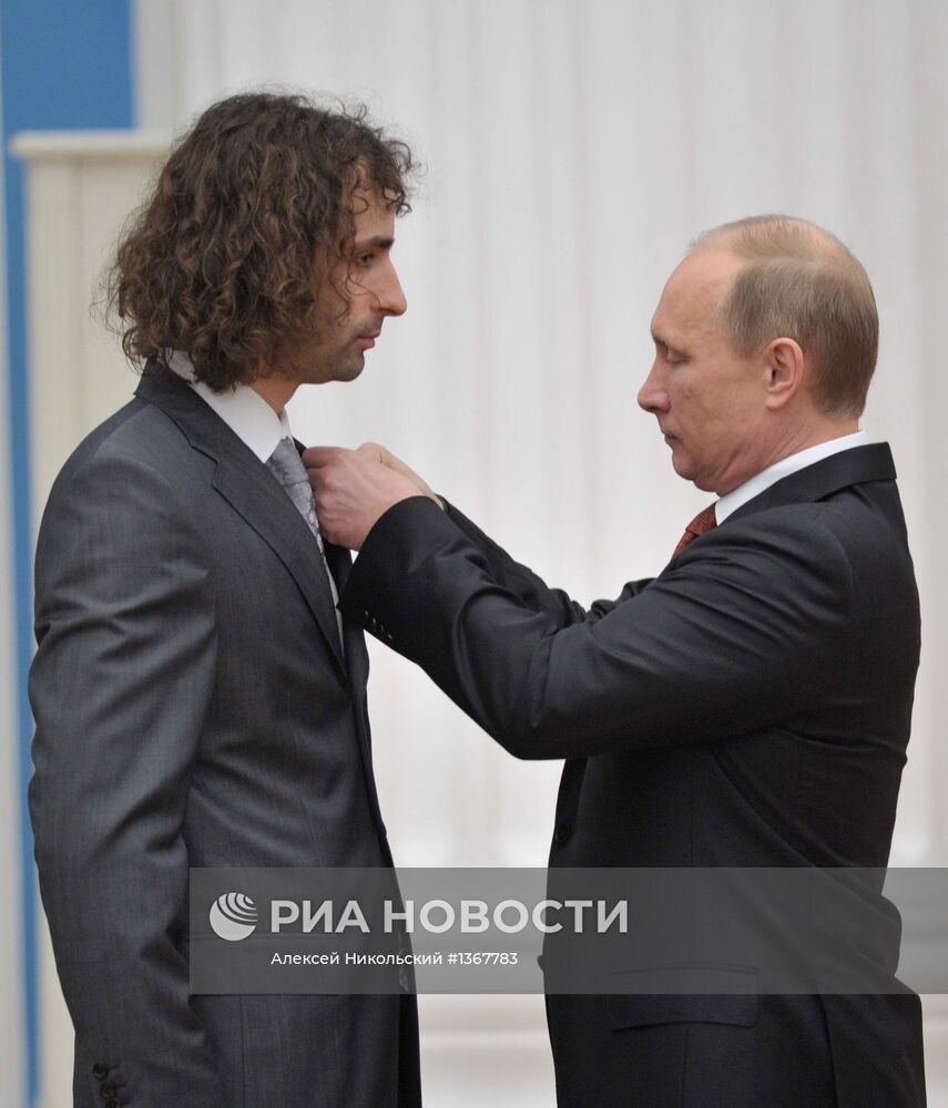 В.Путин вручил премии в области науки и инноваций в Кремле