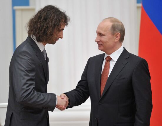 В.Путин вручил премии в области науки и инноваций в Кремле