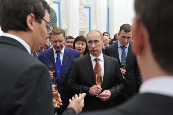 В.Путин вручил премии в области науки и инноваций в Кремле