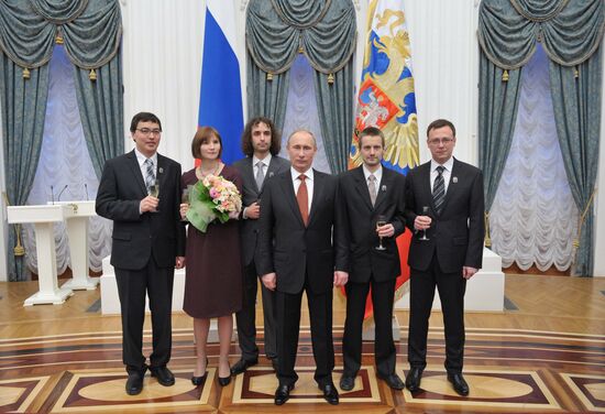 В.Путин вручил премии в области науки и инноваций в Кремле