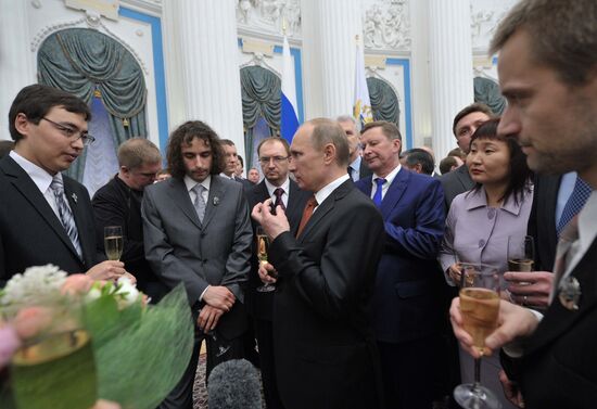 В.Путин вручил премии в области науки и инноваций в Кремле