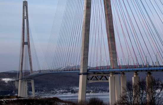 Вантовый мост на остров Русский