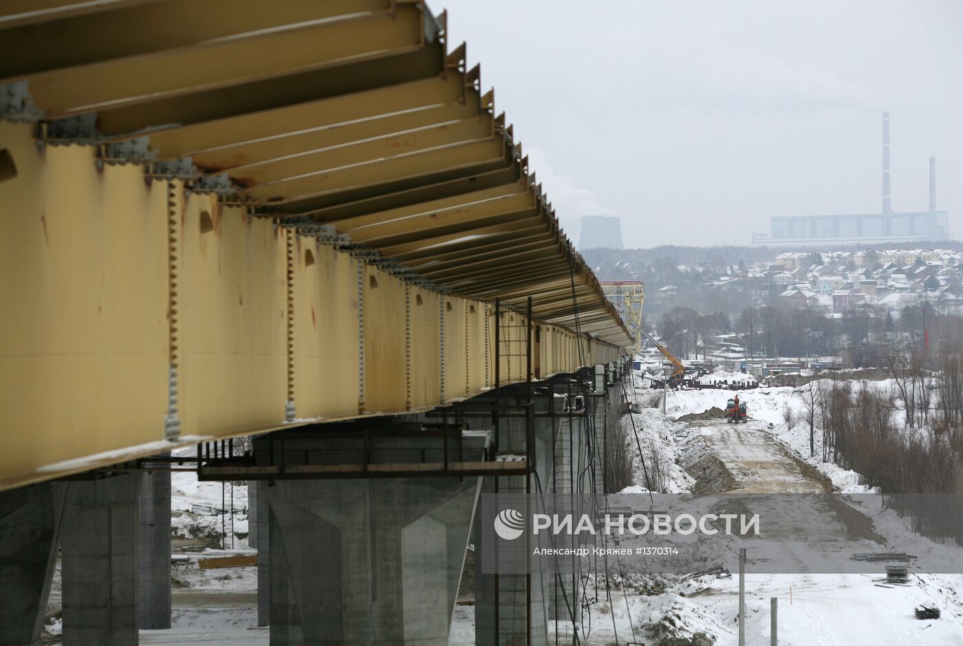 Строительство моста через реку Объ в Новосибирске