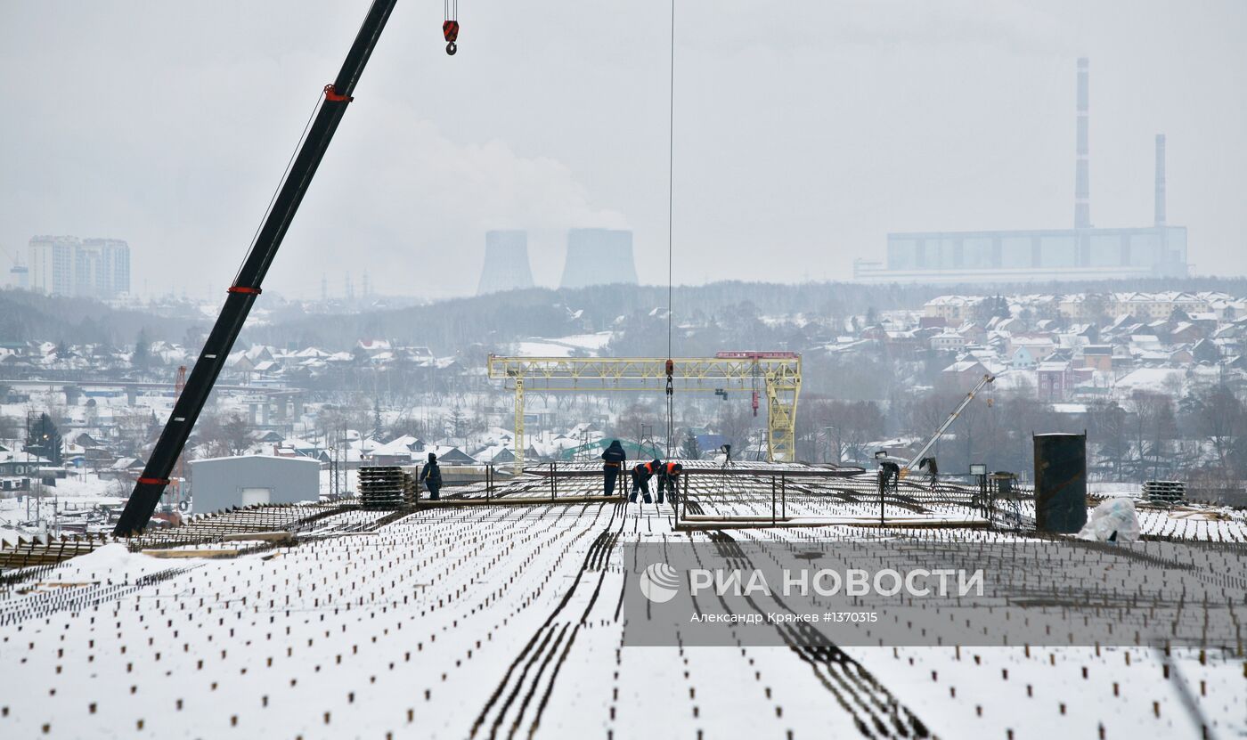 Строительство моста через реку Объ в Новосибирске