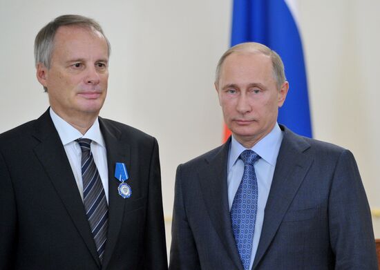 Президент РФ В.Путин наградил сотрудников МИД РФ госнаградами