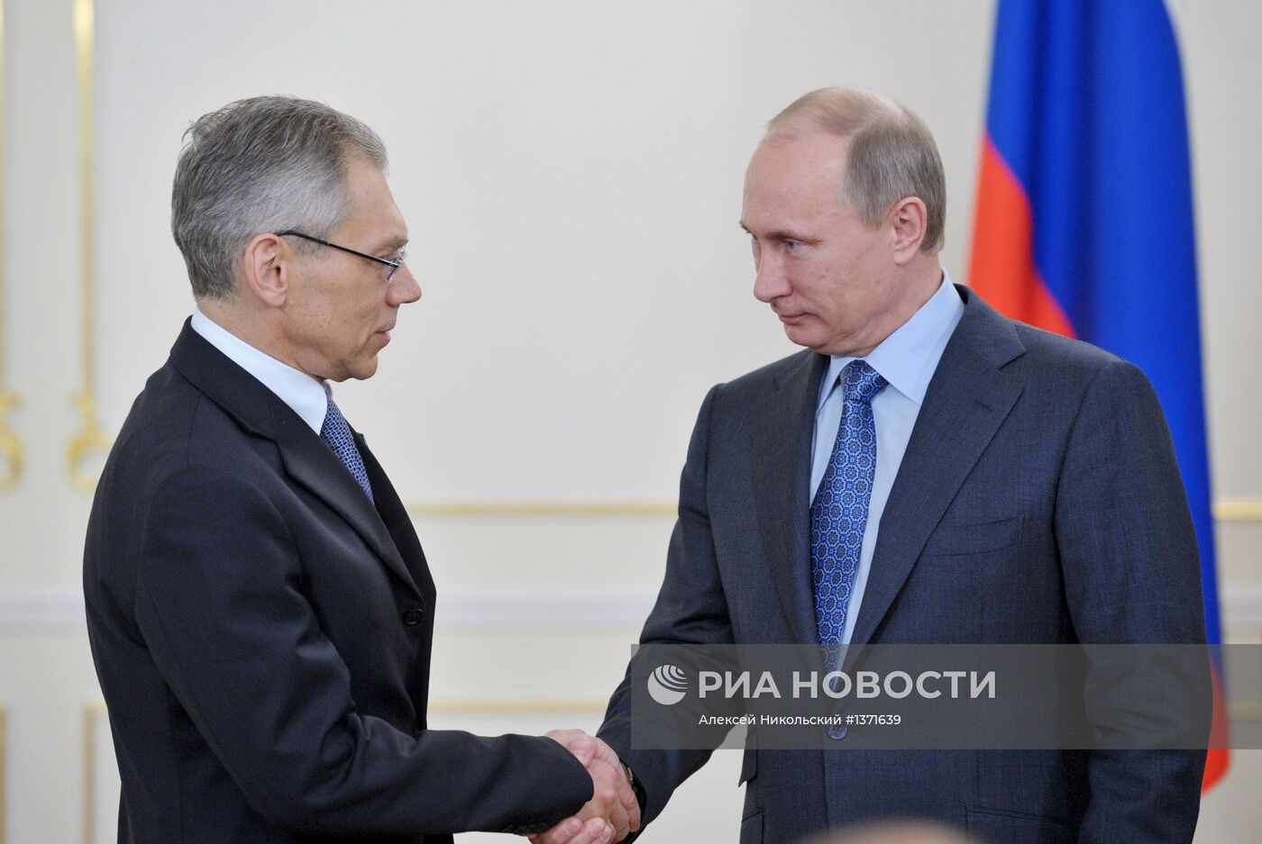 Президент РФ В.Путин наградил сотрудников МИД РФ госнаградами