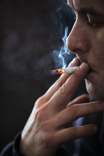 Курение в общественных местах