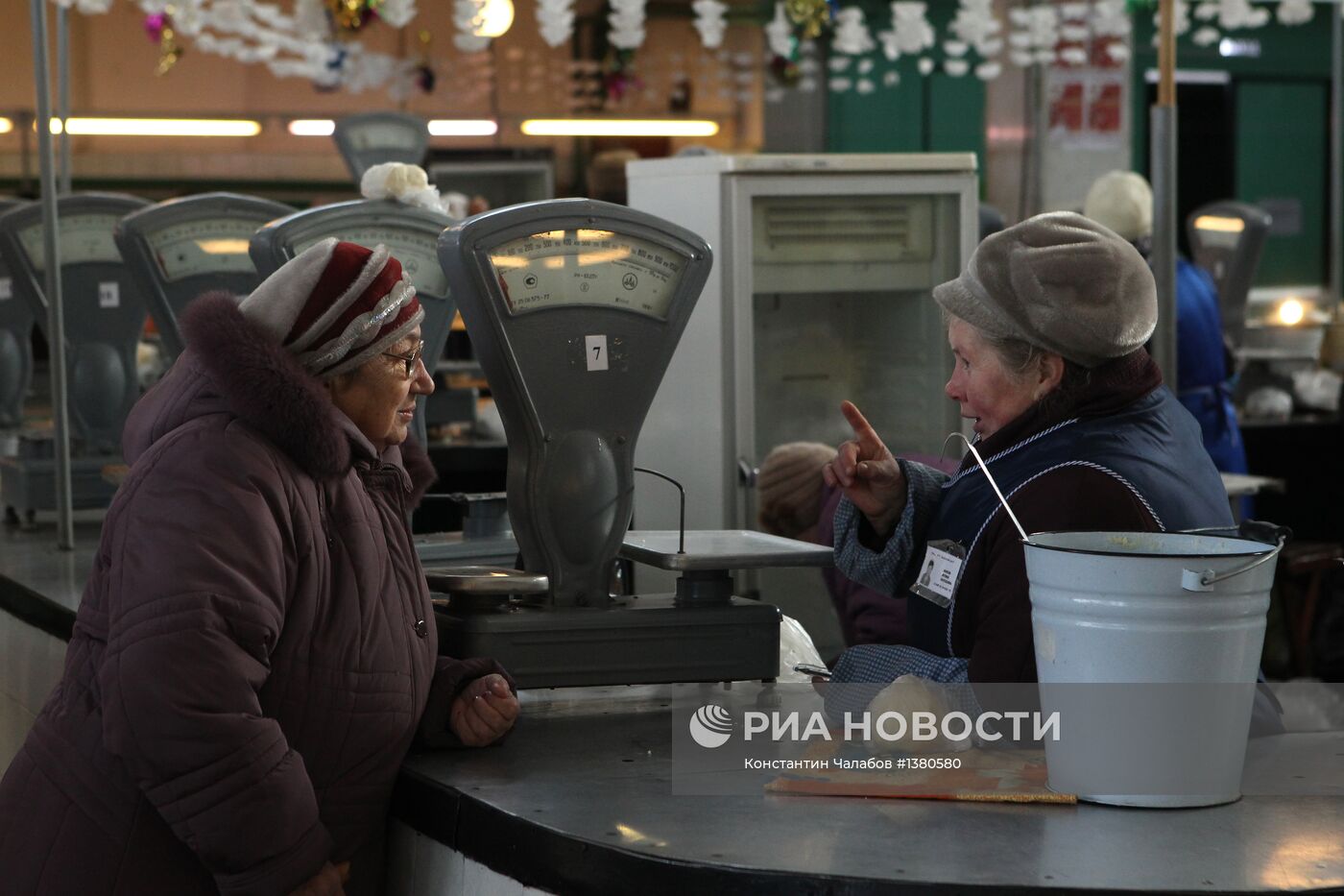 Работа сельскохозяйственного рынка в Великом Новгороде