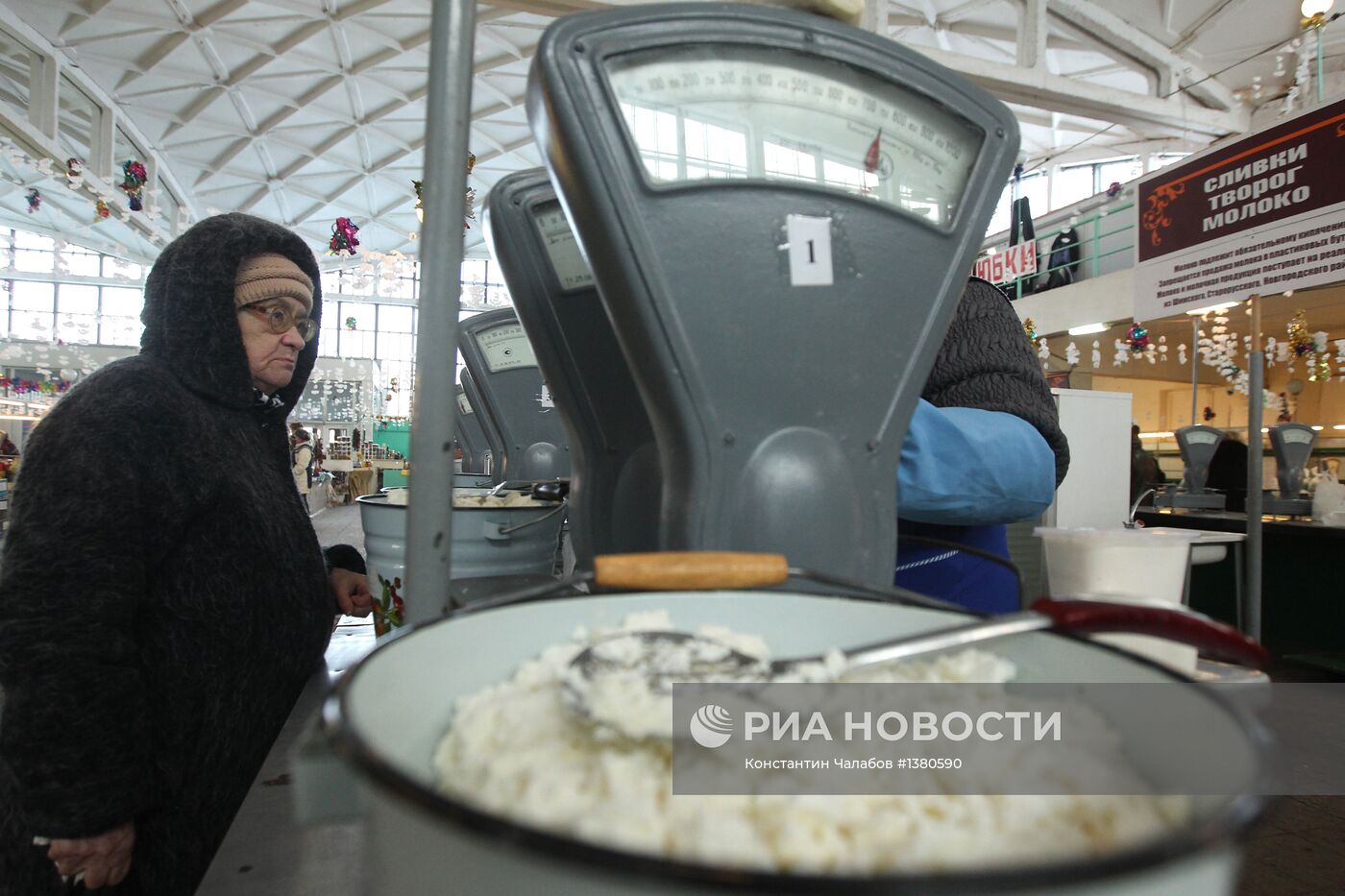 Работа сельскохозяйственного рынка в Великом Новгороде