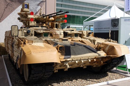 Выставка вооружений IDEX-2013 в ОАЭ