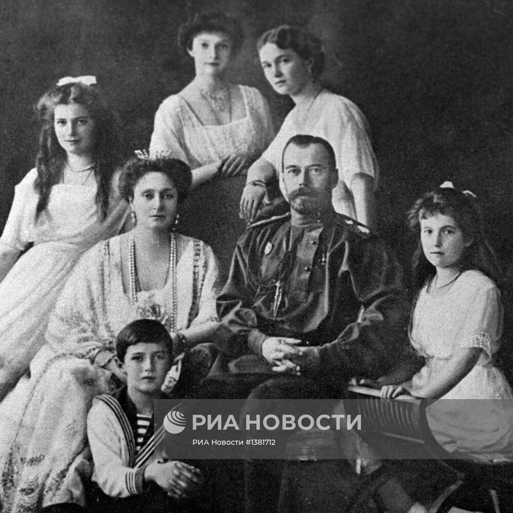 Русский Император Николай II с семьёй
