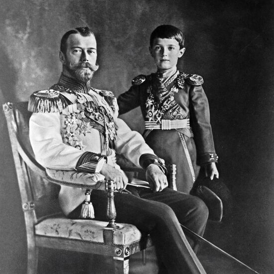 Российский император Николай II с наследником Алексеем