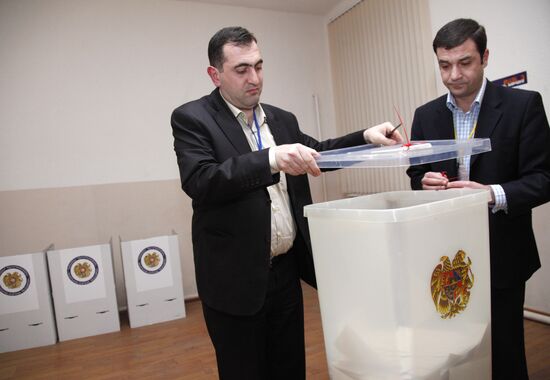 Подсчет голосов на президентских выборах в Армении