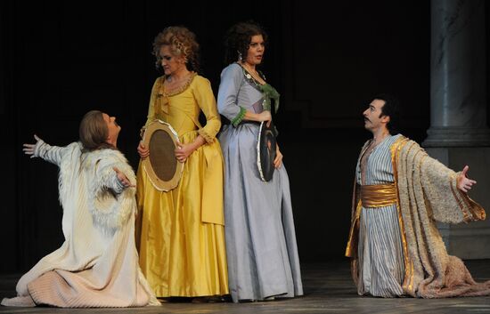 Опера Cosi fan tutte в постановке Т.Курентзиса