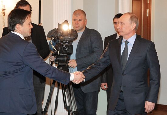 Встреча Владимира Путина с Андреем Воробьевым в Ново-Огарево