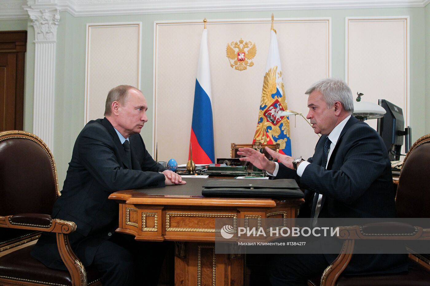 Встреча Владимира Путина c Вагитом Алекперовым в Ново-Огарево