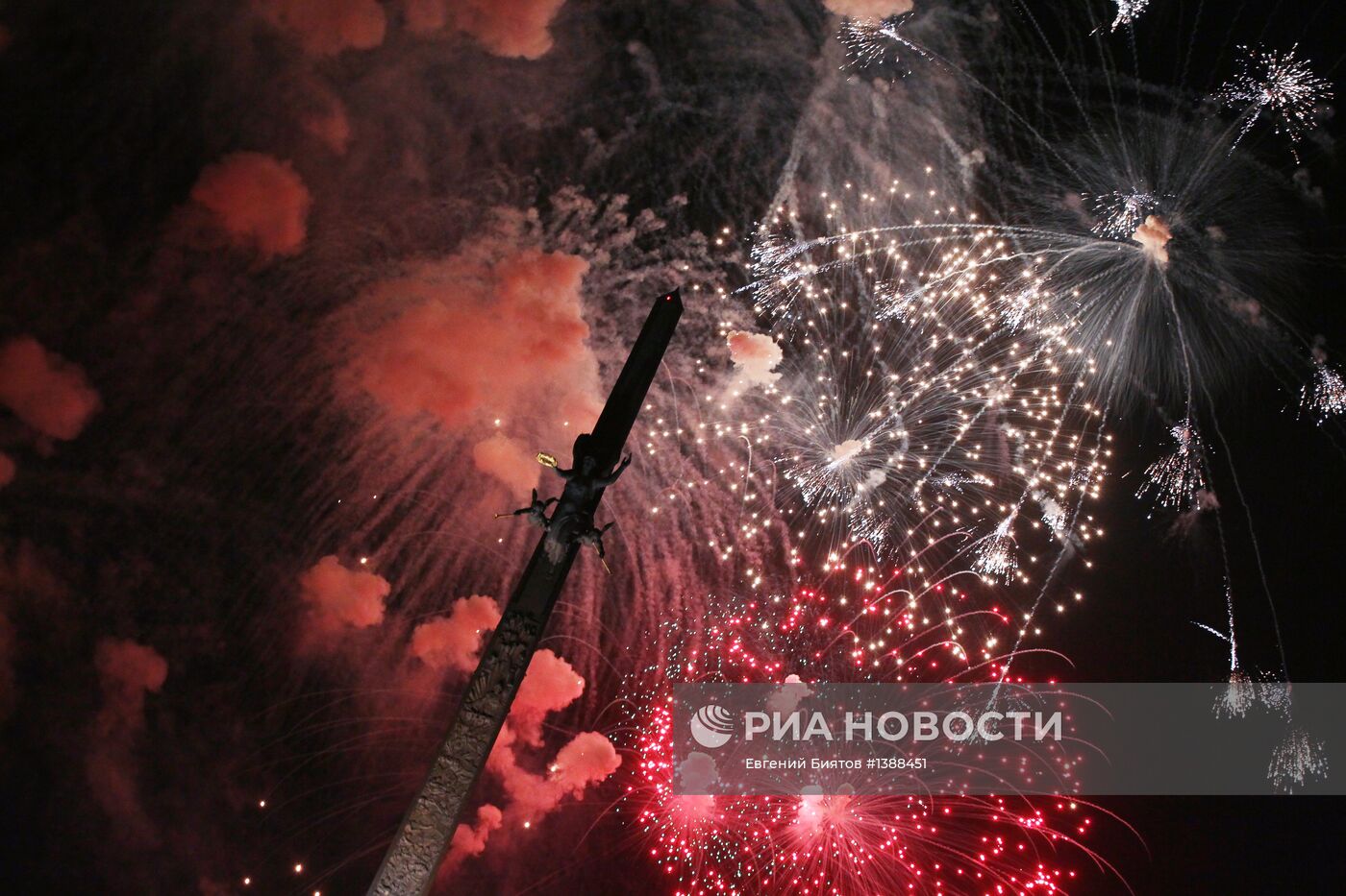 Салют в честь Дня защитника Отечества в Москве