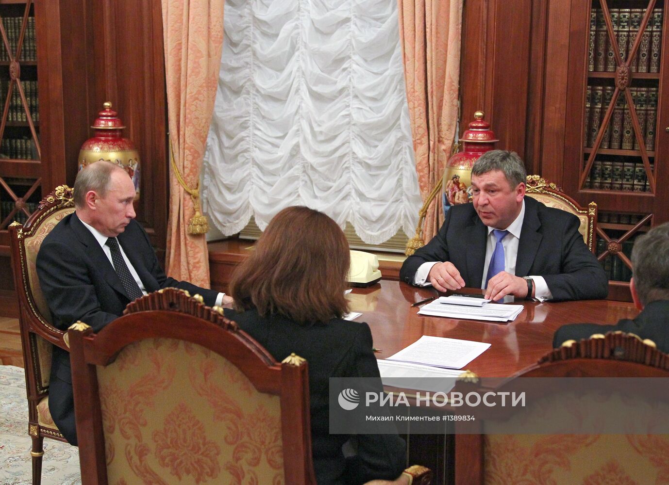 В.Путин провел совещание по вопросам ЖКХ