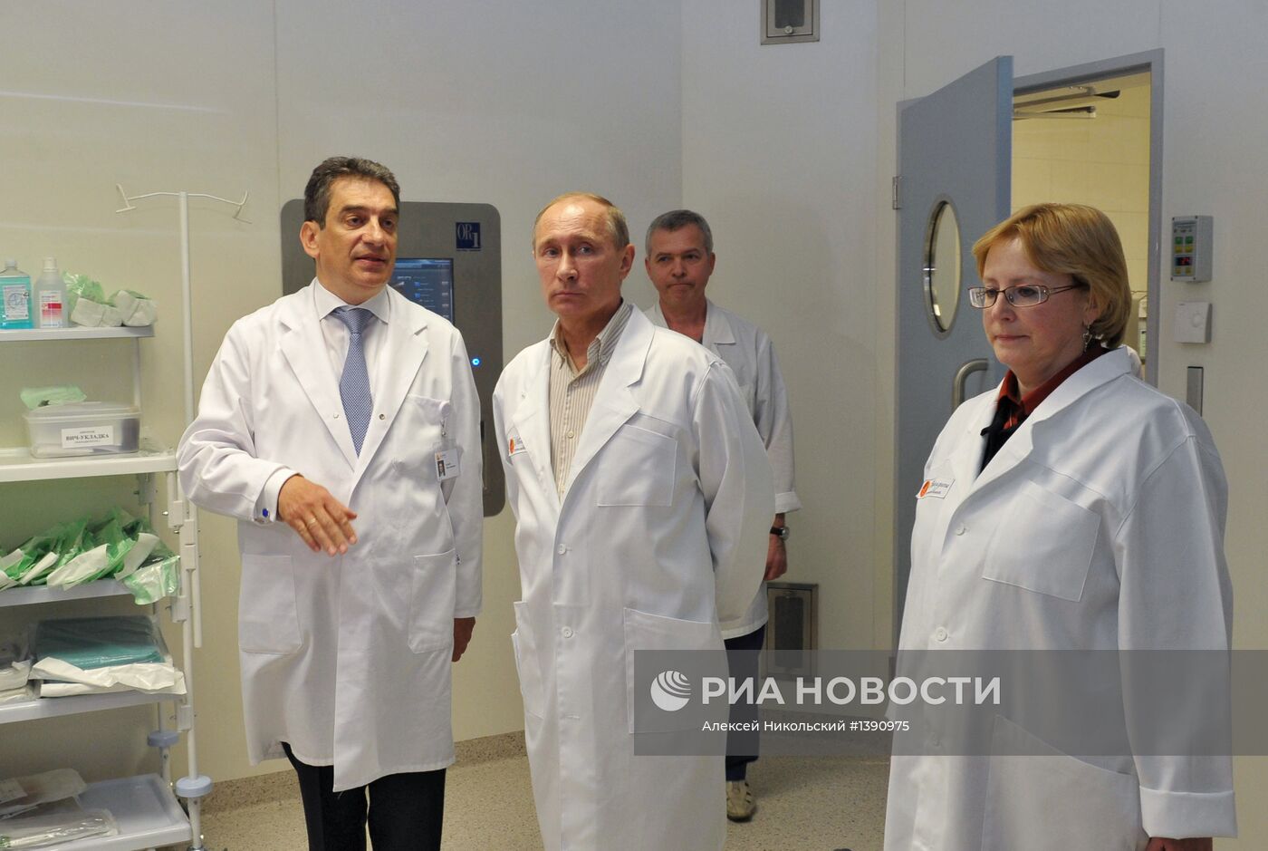 В.Путин посетил госпиталь "Мать и Дитя" в Подмосковье